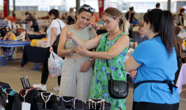 Konak’ın el emeği pazarı hayatlara dokunuyor