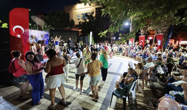 Konak'ta yazın coşkusu müzikle buluştu