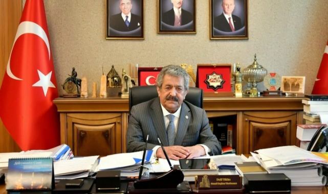 MHP'li isimin paylaşımı büyük tepki çekti: Masasında teröristbaşının kitabı görüntülendi!