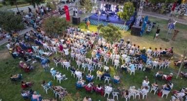Başkan Tugay, Alaybey Mahalle Şenliği’ne katıldı 