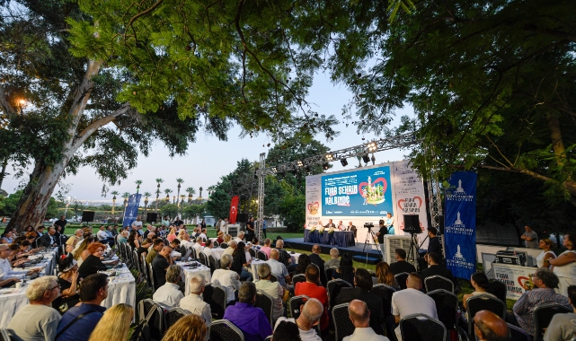 Başkan Tugay, bakanlığı topa tuttu: Biz burada çalışıyoruz, siz ne yapıyorsunuz?