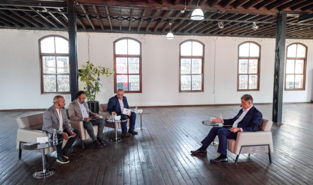 Başkan Tugay, İzmirli gazetecilerin sorularını yanıtladı