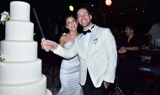 Boğaz'da Aile Mutluluğu: Selin & Hakan Evlendi