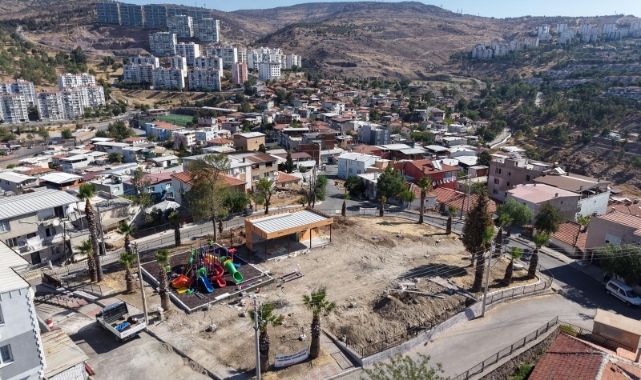 Çiğli’de yol ve park çalışmaları sürüyor