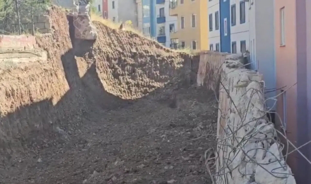 Erzurum'da heyelan meydana geldi: 7 apartmanda 70 daireye tahliye kararı!