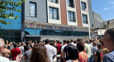 İşçiler, sendika yönetimine tepki için bir araya geldi!