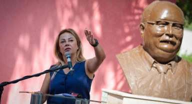 'İzmir baba' sancar maruflu özlemle anıldı