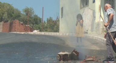 Karabağlar'da su borusu patladı: İZSU sessiz, mahalleli öfkeli!