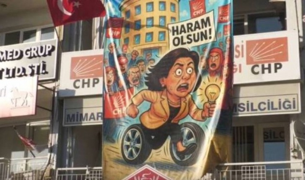 Tartışmalı transferin yankıları devam ediyor: Aydın'da CHP binasına dev pankart!