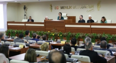 Karabağlar Meclisi'nde istifa depremi: CHP çoğunluğu kaybetti!