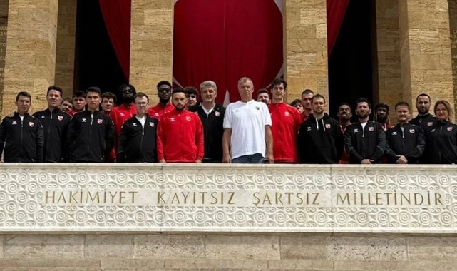 Karşıyakalı oyuncular, Ata'nın huzuruna çıktı!