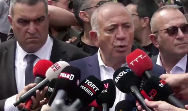 Kayyum Tekin'den CHP önünde ilk açıklama!