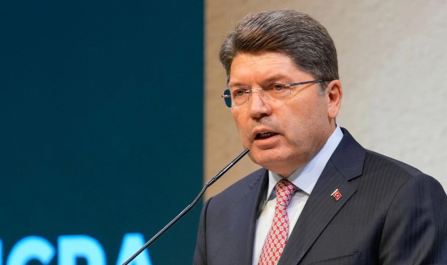 Ege Üniversitesi'nde Adalet Bakanı Tunç'a protesto: Gözaltılar var