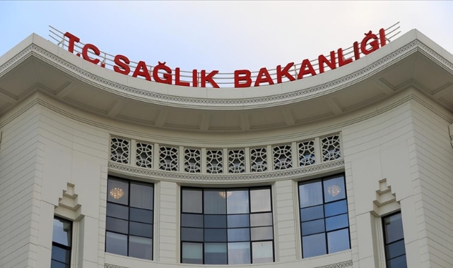 Bakanlıktan tepki çeken uygulama: Haki renkli önlük eczacıları ayağa kaldırdı!