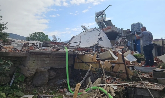 Bayraklı'da patlama meydana geldi!