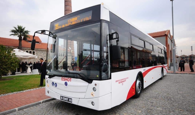 Belediye otobüsü yayaya çarptı: 1 kişi yaralandı!