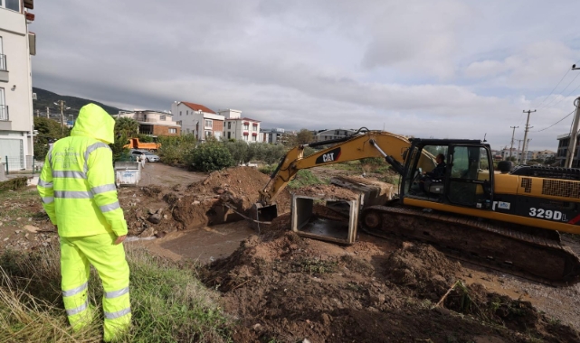 Bergama'da belediye ekiplerinin mücadelesi sürüyor!