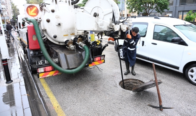 Büyükşehir ve MASKİ ekipleri yağmur için sahada