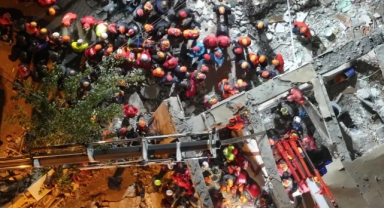 Çöken binada çalışmalar tamamlandı: Anne ve babanın cansız bedenine ulaşıldı!