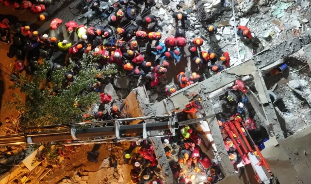 Çöken binada çalışmalar tamamlandı: Anne ve babanın cansız bedenine ulaşıldı!