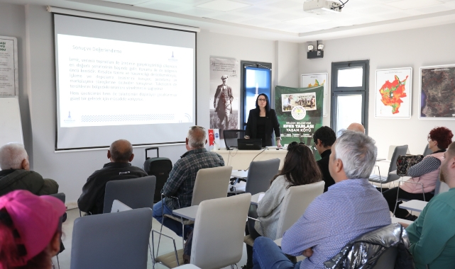 Efes Selçuk’ta üreticilere “Ücretsiz Toprak Analizi Eğitimi” verildi