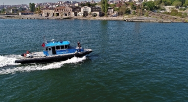 İstanbul Boğazı'nda kano ve tekne çarpıştı!