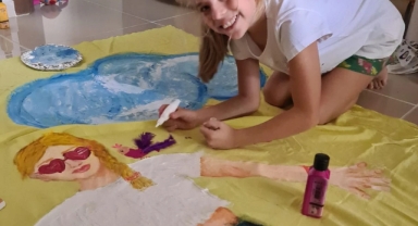 İzmir’de 9 yaşındaki Rüya Şehitoğlu’yla sanat kapıları aralanıyor!