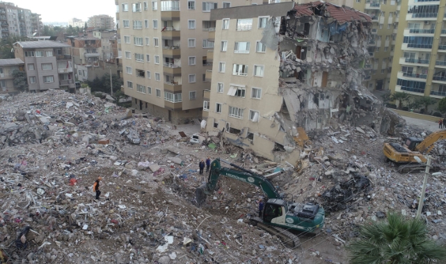 İzmir'in deprem tehdidi yeniden gündemde: Uzmanından 'aktif fay' uyarısı!