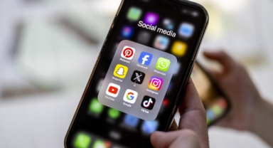 Bakan Uraloğlu, Komisyon Heyeti ile bir araya geldi: Sosyal medyaya yaş kısıtlaması mı geliyor?