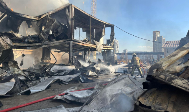 Bayraklı'da korku dolu anlar: Yangın kontrol altına alındı!