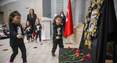 Bornova’da minik yüreklerden Atatürk’e duygusal anma