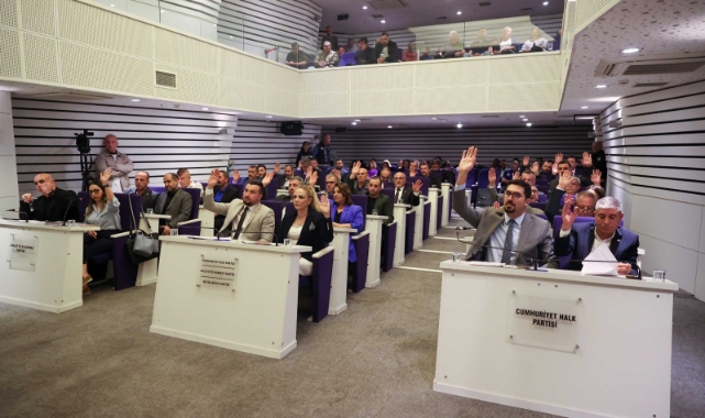 Buca Meclisi'nde tansiyon yükseldi: Mahalle sakinlerinden AK Parti grubuna tepki!