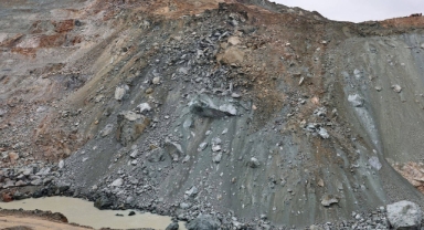 Demir ocağında göçük meydana geldi: Arama çalışmaları sürüyor!