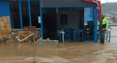Foça'yı yine sağanak vurdu: Ekipler önlemleri arttırdı!