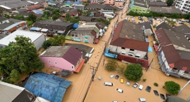 Güney Asya'da sel: Çok sayıda ölü var