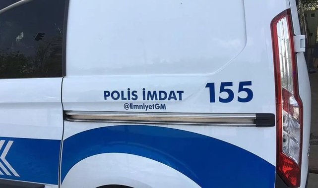 İzmir'de polis arabasına saldırı: 3 gözaltı