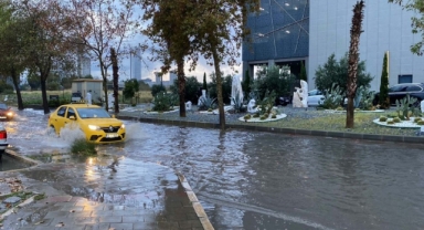 İzmir'i sağanak vurdu: Yağmur gün boyu etkili olacak!