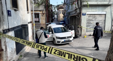 İzmir'in göbeğinde Kızılay personeline silahlı saldırı!