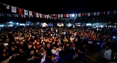 İzmiriler Bi Hayat Fest’te dayanışma rüzgarı estirdi!