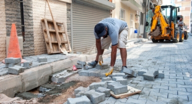 Karşıyaka’da yol bakım çalışmaları hız kesmiyor