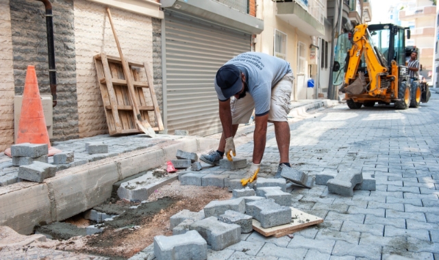Karşıyaka’da yol bakım çalışmaları hız kesmiyor