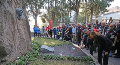 Karşıyaka tek yürek oldu, Ata’ya selam durdu!