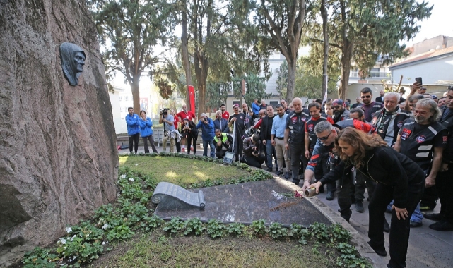 Karşıyaka tek yürek oldu, Ata’ya selam durdu!