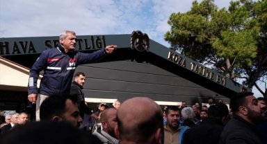 Konak'ta 'taziyeevi' gerginliği: Mahalleli ile ekipler karşı karşıya geldi!