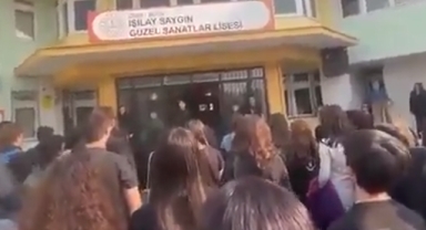 Okul müdürü engelleyemedi: İzmirli öğrenciler, 'Türk Öğrenci Andı'nı okudu!