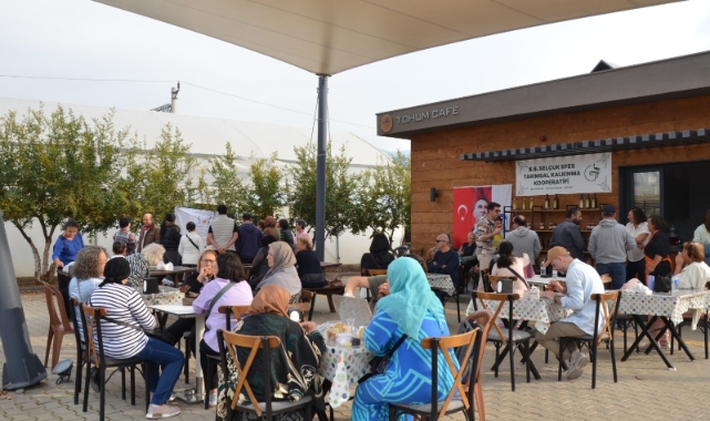 Üretici Pazarı Efes Tarlası Yaşam Köyü'nde bereketiyle devam ediyor