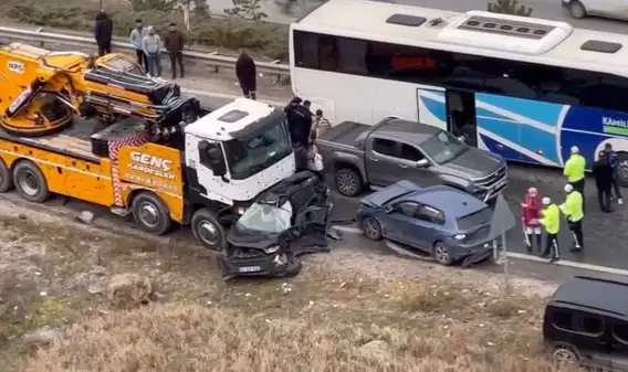 Ankara'da korkunç kaza: Vinç 13 araca çarptı!