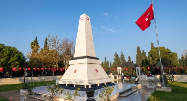 Devrim şehitleri Menemen'de anıldı: Başkan Tugay'dan 'laiklik' vurgusu!