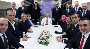 Erdoğan'dan Türkmenistan dönüşü gündemi değerlendirdi!