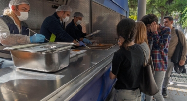 İzmir Büyükşehir öğrencinin yanında!